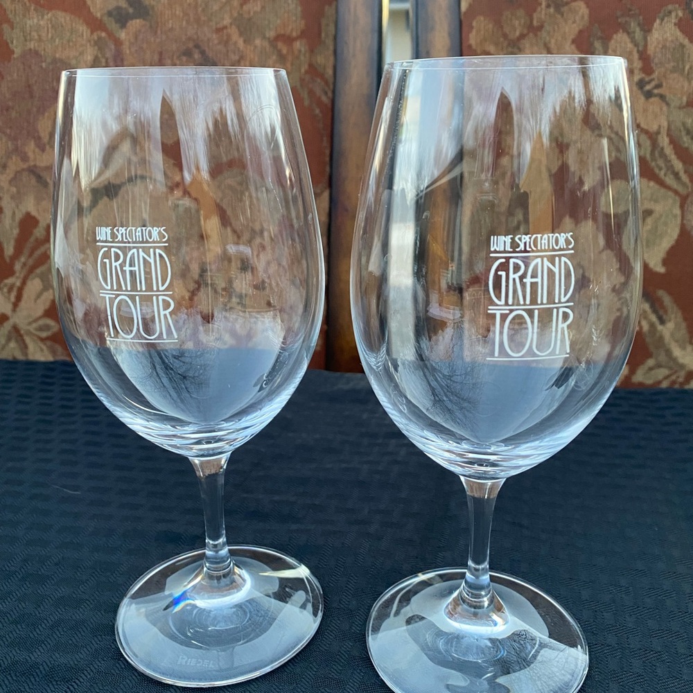 Set of two wineglasses
